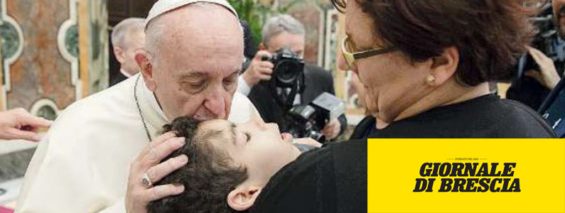 Davide e gli occhi che sanno parlare emozionano pure papa Francesco